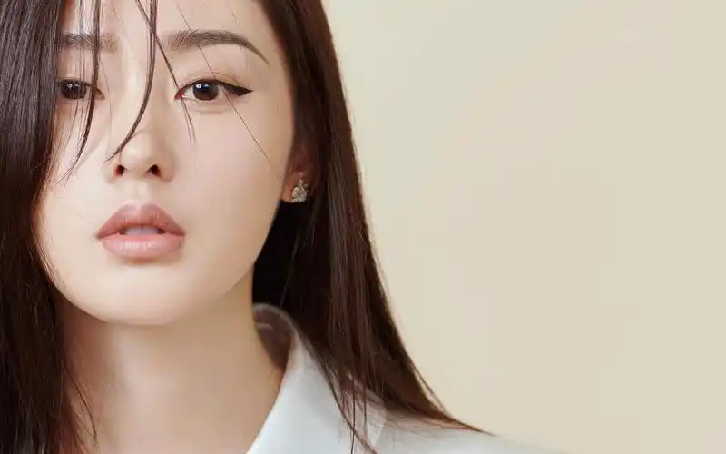 张天爱优雅干练写真桌面壁纸