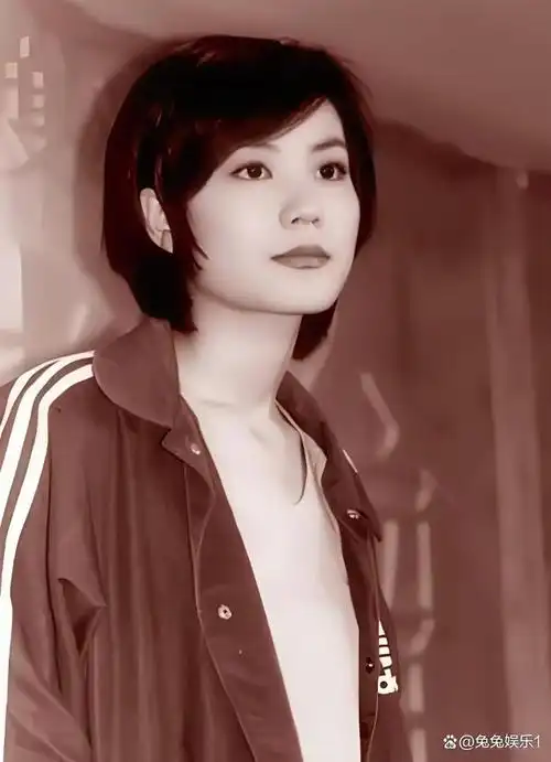 王菲22年前照片曝光比高圆圆还清纯网友难怪谢霆锋对她痴迷