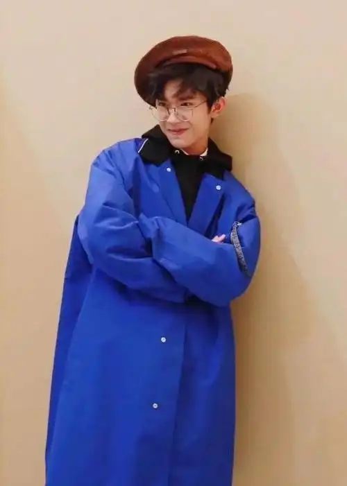 王源和易烊千玺的时尚大片,网友吐槽电梯工的既视感