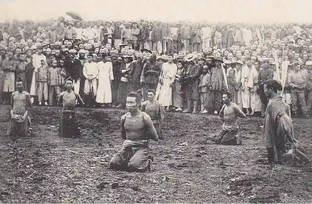 清朝砍头多残酷外国人目击现场画面刽子手砍33个人不到3分钟