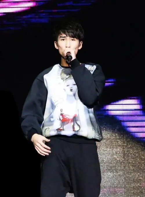 p>张阳阳,中国新生代男歌手,1991年10月1日生于新疆塔城.