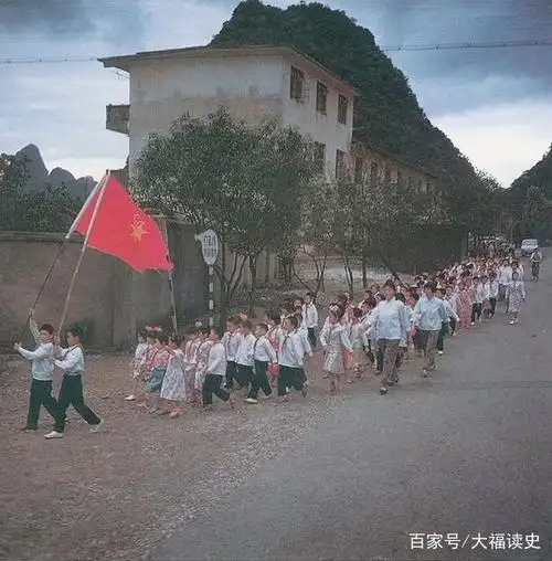 老照片:1980—1990,18张珍贵彩照带你重温80后的童年