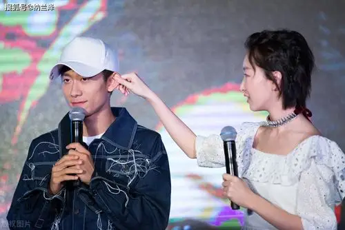 原创宋妍霏宣布和张一山分手,张一山被网友爆锤,偶像竟是劈腿男?