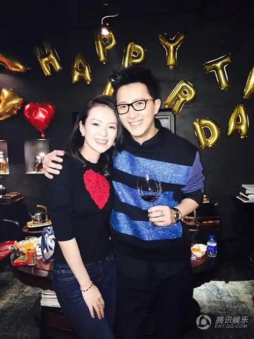 会大合影大合影韩庚与章子怡2月9日晚在北京共同举办生日聚会,苏芒