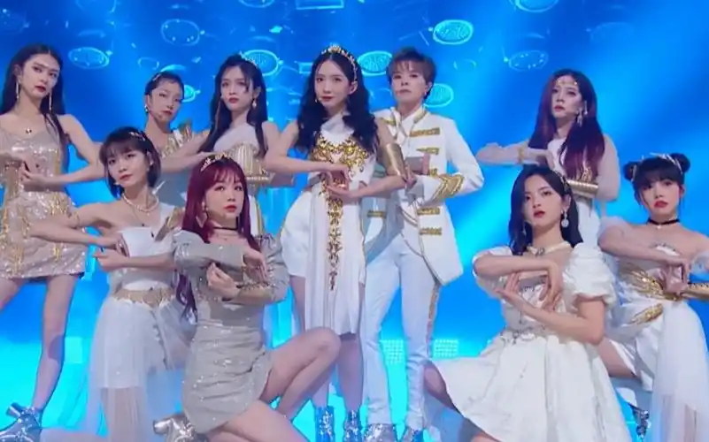 解散后又一起表演?绝美,火箭少女101《硬糖》唯二现场