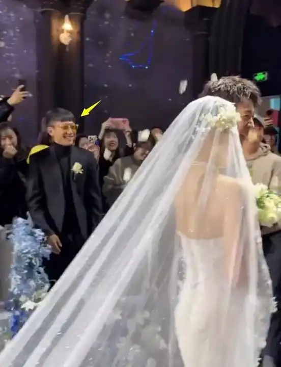 张一山惊喜伴郎杨紫大婚!奢华浪漫婚礼揭秘!