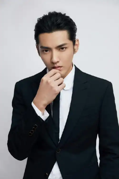 吴亦凡官宣成为《中国光彩事业基金会》"爱心大使"在公益的路上我们