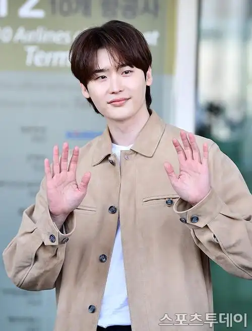 李钟硕机场新闻图