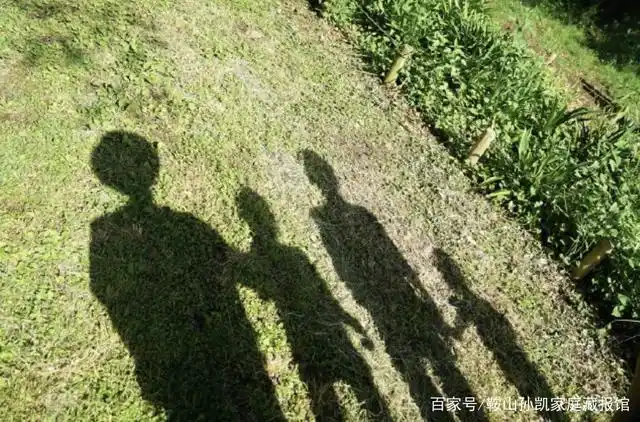 孙俪与邓超结婚9周年,发布幸福的一家四口影子图片,携手相伴,直到永远