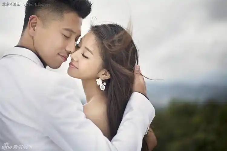 王雷李小萌婚纱照
