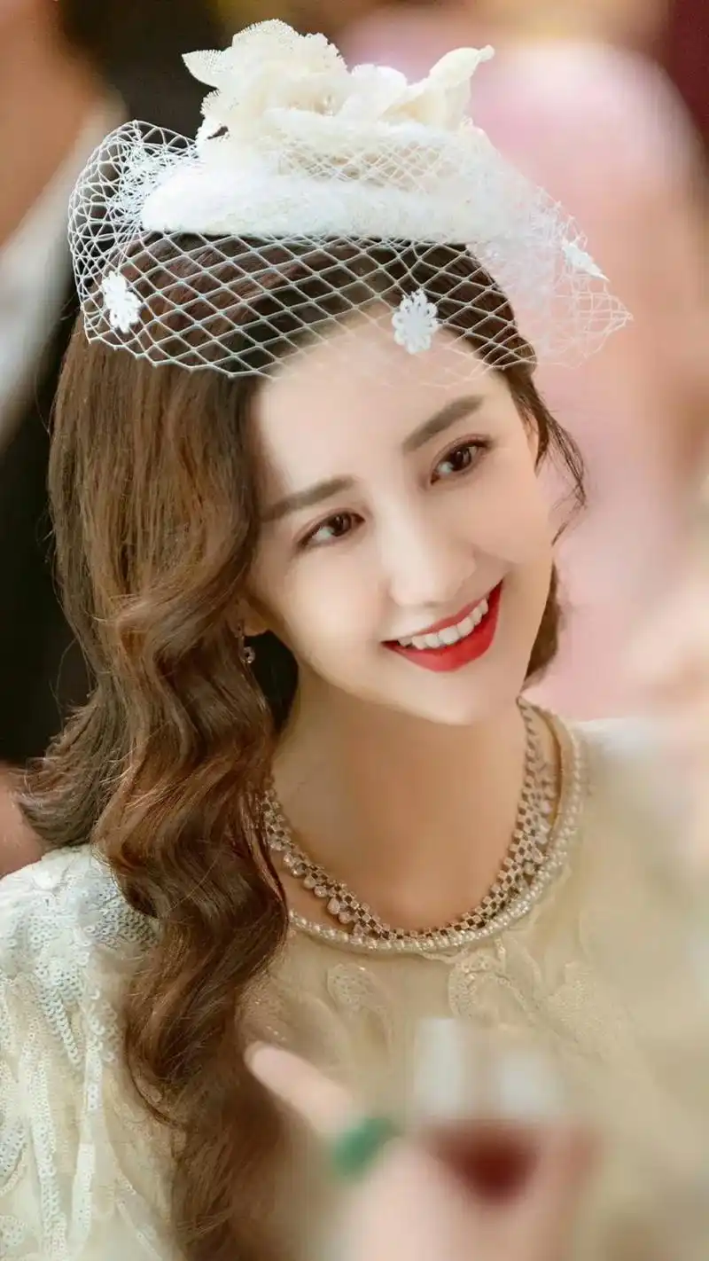 烟花易逝 愿我们都如一江春水 滔滔不绝#陈欣予 #一见倾心  - 抖音