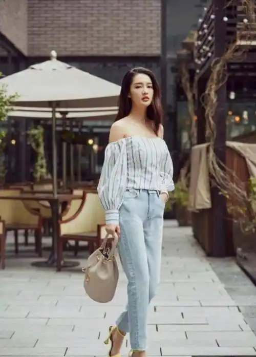 29岁李沁真会穿全黑造型出镜又飒又a却被绝美容颜抢镜