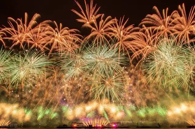 五大台"官宣"阵容!跨年晚会热闹,遥控器估计很忙