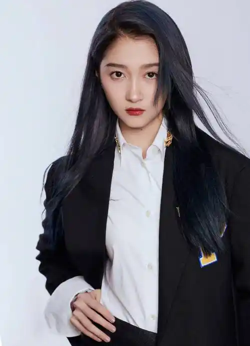 关晓彤西装造型