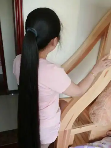 超长马尾盘成硕大的发髻 - [中国长发网]