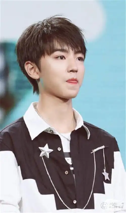 王俊凯换新发型了?颜值爆表仙嫩十足!