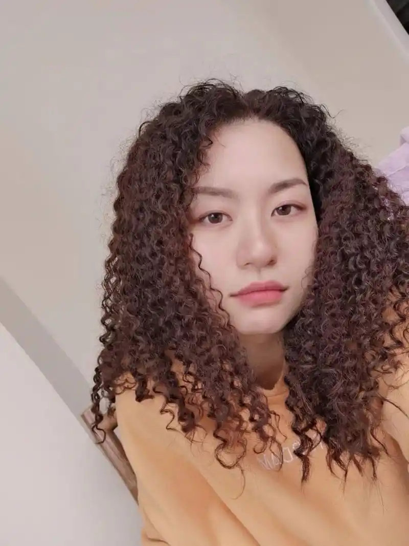 螺旋卷烫发 大学毕业后的又一次螺旋卷烫发! 好喜欢!