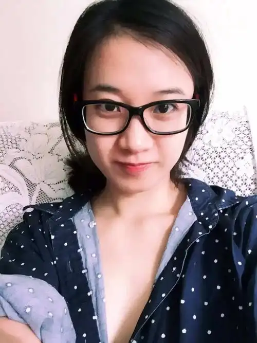 她说| 戴框架眼镜,也是检验美女的一个标准呢