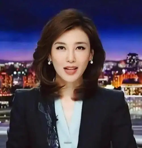 央视主持李红:14岁辍学18岁逃婚,从洗碗工逆袭进央视,如今怎样