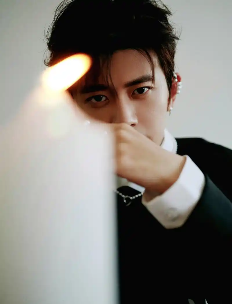 啊啊啊#任嘉伦# 超帅,喜欢嘉伦今天的疯狂营业,我们的超超越来越好