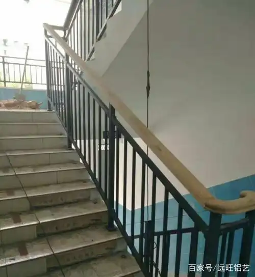 钢木楼梯扶手的做法与成本
