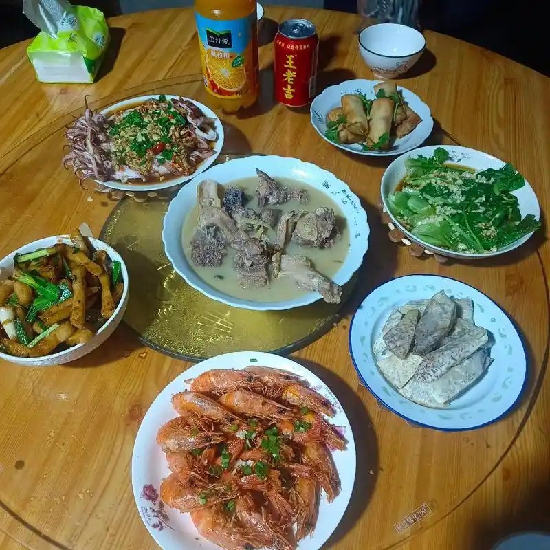 不知不觉我也已经会像妈妈一样会煮一桌好菜,被生活就这样慢慢的 - 抖