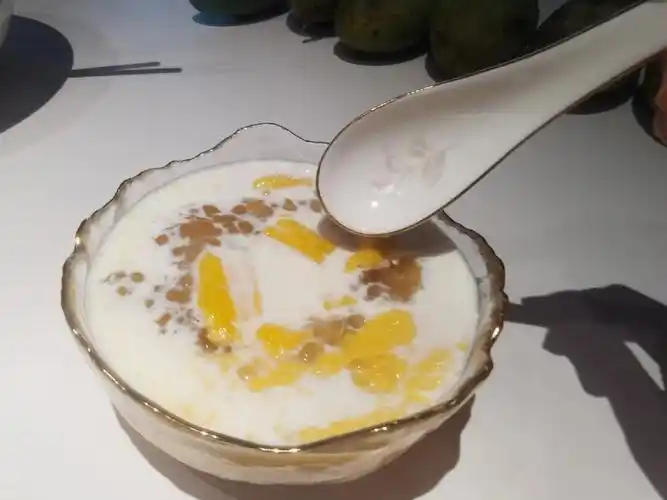 在家自制芒果牛奶西米露