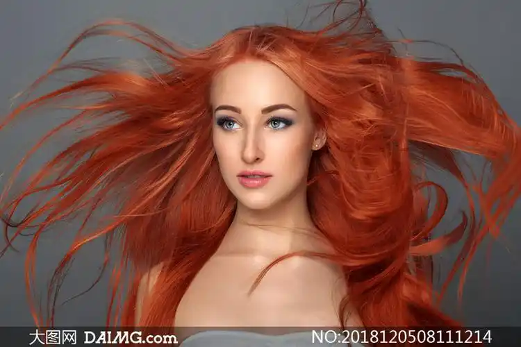 红头发的抹胸美女写真摄影高清图片_大图网图片素材