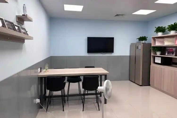 地铁9号线宜山路站工间休息室