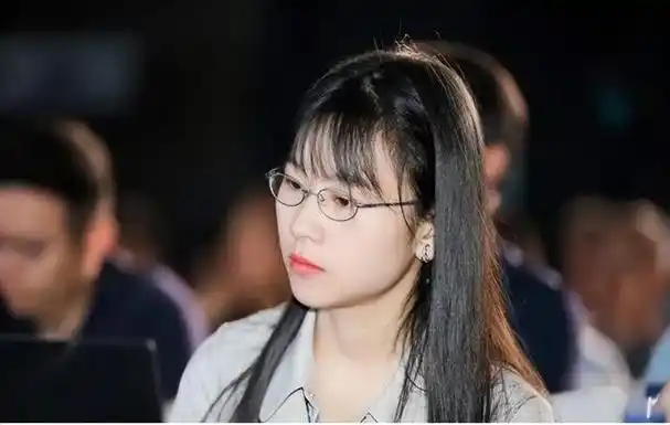 姚婷被华为选中的美女博士毕业就拿156万年薪她经历了什么