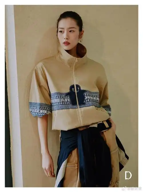 刘雯实力演绎dazzle launch2024秋季系列工装,这酷帅 时尚的穿搭,你