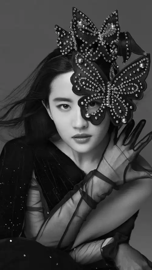 《时尚芭莎》14年10月刊下半月:芭莎大片华美绽放 公主蜕变蝶梦翩跹