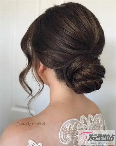 30 岁女士适合的盘发 优雅高贵低调内敛_发型站_最新流行发型设计发型