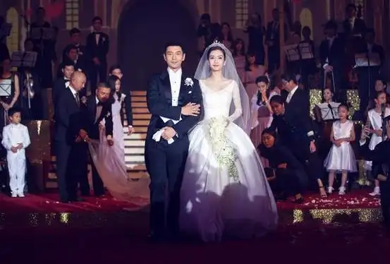 藏了这么多年,原来她就是黄晓明的母亲!难怪儿子能走红