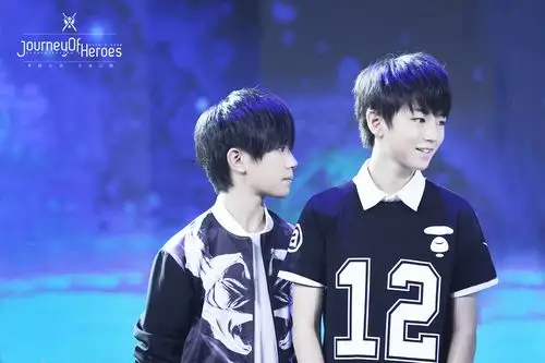 tfboys易烊千玺 王俊凯 cr:logo