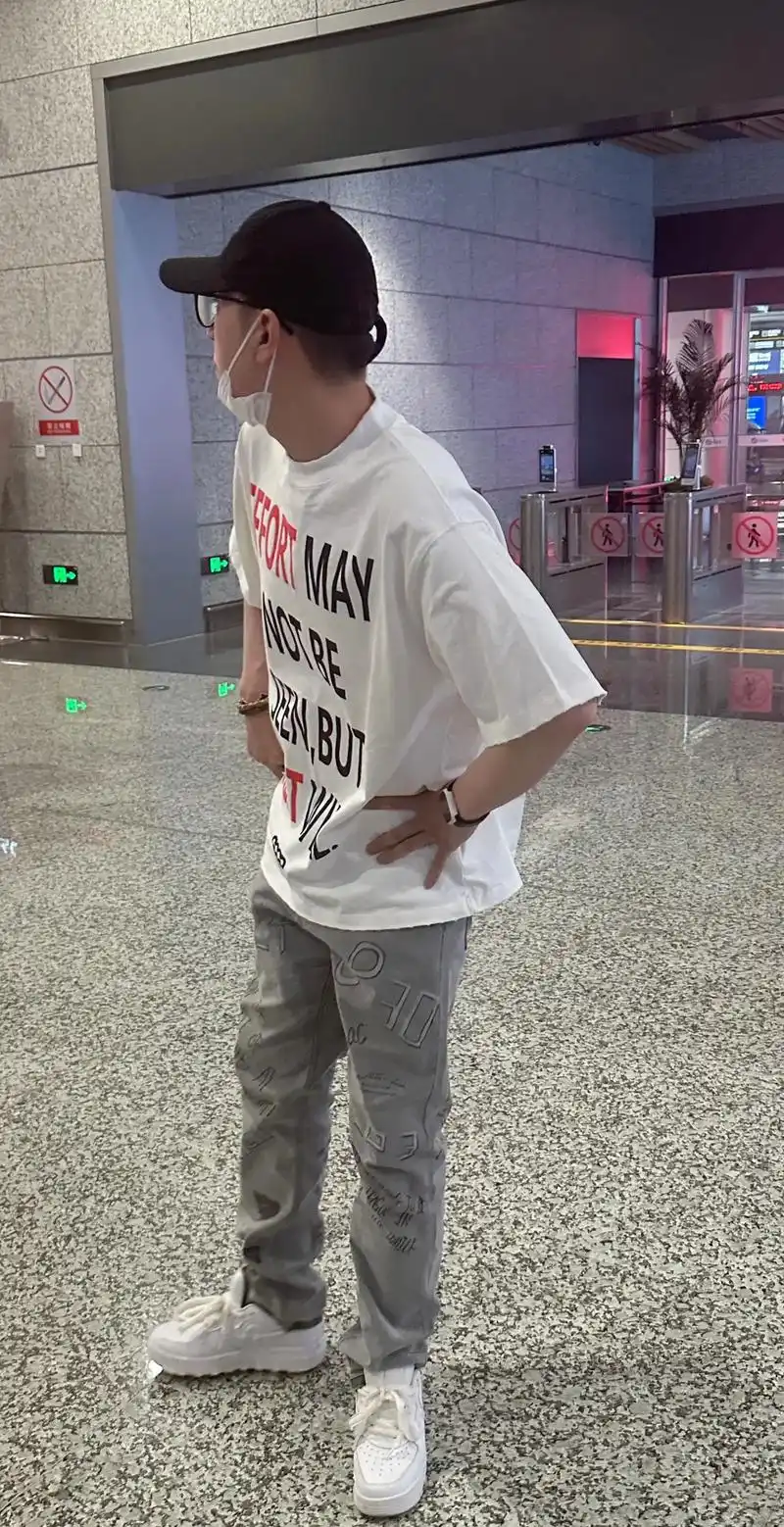 大帅哥!#德云社王九龙 #分享照片 #泰裤辣 #帅气出场   - 抖音