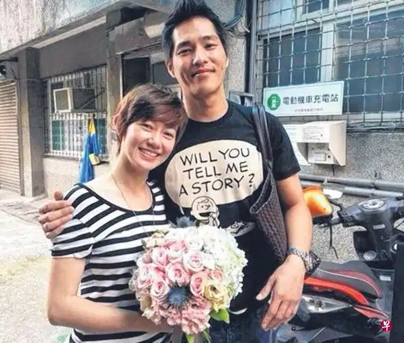 蓝正龙(右)与周幼婷.(面簿图)