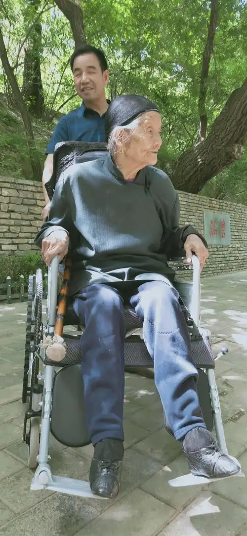 阅读 20 投诉文章 热门评论  1 王永刚 衷心的祝福老人家福寿康宁