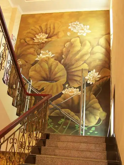 走廊楼梯,是点缀家装的重要环节 不一定非得在楼梯的墙上挂画  画上