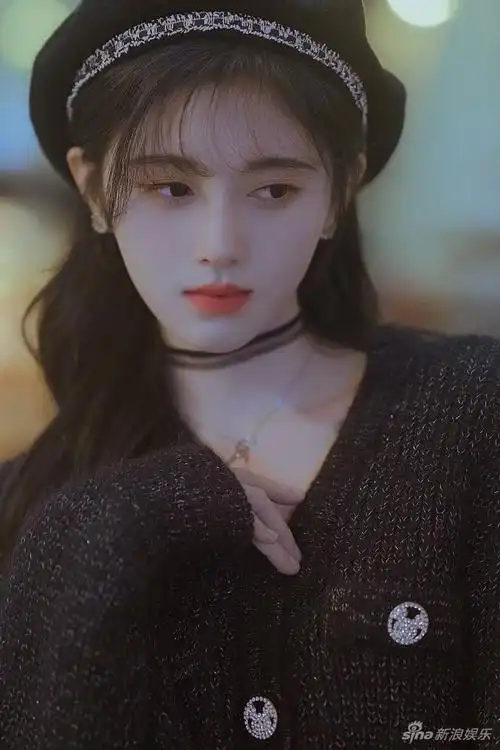 鞠婧祎贝雷帽针织衫复古甜美精选写真图片