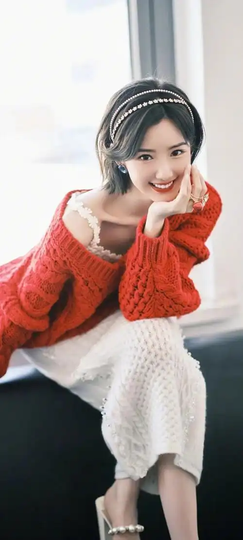 毛晓彤短发美图