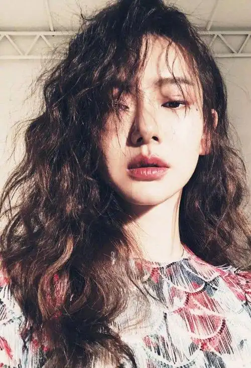 明星们都在烫的几种发型瞬间变美的螺丝烫发图片