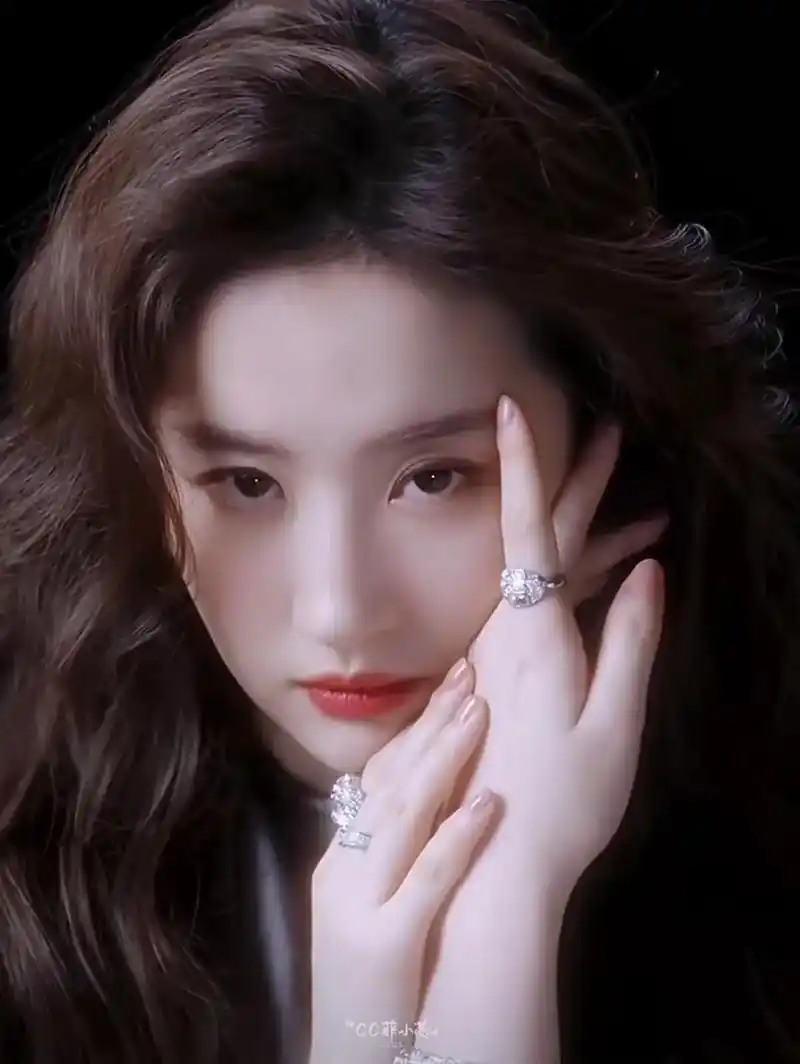 溢出屏幕的高级感 #刘亦菲 #刘亦菲开季封面 - 抖音