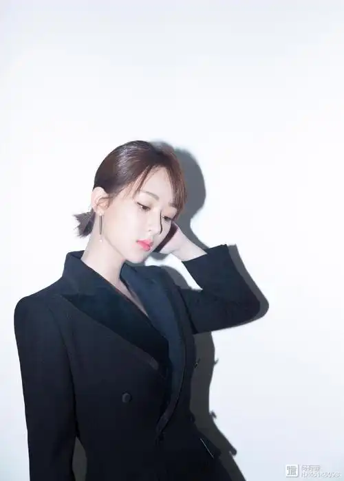 杨紫这次是真瘦了!换了个发型高级这么多,身材终于配得上颜值了