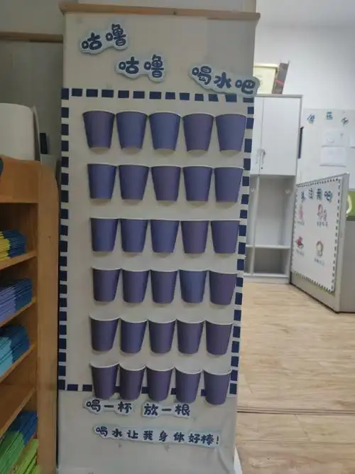喝水区"咕噜咕噜喝水吧",帮助小班孩子养成喝水的好习惯
