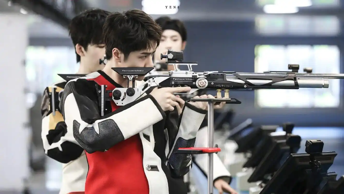 王一博 奶膘:没想到有一天我也有凳子坐9797 - 抖音