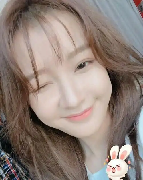 孙怡晒素颜照为人生若只如初见打call脸浮肿无辨识度似整容