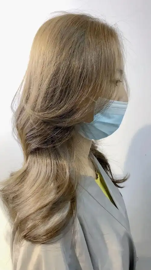 今日发色02不漂,微潮色 雾感米棕 底色3度 发尾5度