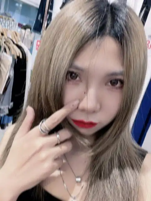 又想剪头发99了,又想剪回公主切[苦涩][苦涩][破涕为笑]到底什么