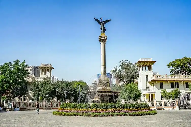 孙学恕作品 《马可波罗广场》▲ 意风街,房有别,西洋雕,名也撷.